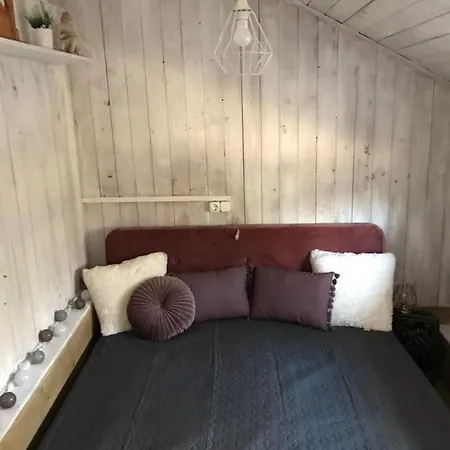 بيت للعطل Mesebeli Vendeghaz *